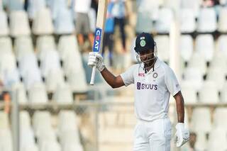Mayank Agarwal ने मुंबई टेस्ट में बनाए 212 रन, दिग्गजों की लिस्ट में शुमार