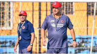 ISL: SC East Bengal Coach Manolo Diaz Passes on Valuable Advise to Defenders Ahead of Chennaiyin FC Match