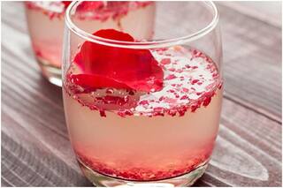 Try These Amazing Cocktail Recipes To Get You Into The Festive Spirit