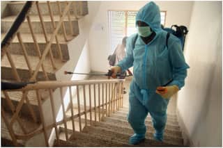 Covid-19 के नए वेरिएंट Omicron पर वैज्ञानिकों ने दी अहम जानकारी, किन्हें पहुंचा रहा नुकसान | जानिए सबकुछ