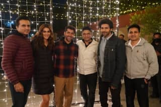 Night Shoot Commences For a Song Sequence in Kartik Aaryan and Kriti Sanon   s 'Shehzada'