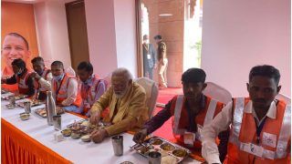 Kashi Vishwanath Corridor: पीएम मोदी ने मजदूरों के साथ किया लंच, देखें Photos और Video