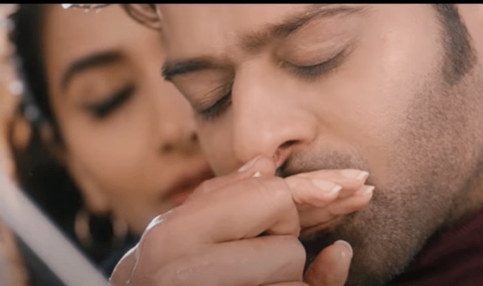 आखिर कब तक कंट्रोल करते खुद पर Prabhas- Pooja, मर-मिटने के लिए हुए तैयार...'आ गई आशिकी'