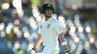 पूर्व ऑस्ट्रेलियाई क्रिकेटर ने फैंस से कप्तान स्टीव स्मिथ का समर्थन करने की अपील की