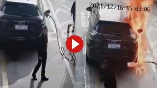 Gadi Mein Aag Ka Video: गाड़ी में पेट्रोल भरवा रही थी महिला, तभी आया शख्स और लगा दी आग...देखें ये वीडियो