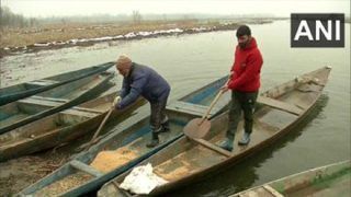 HOPE! Lakes Freezing, These Brave Officials In Kashmir Ensure Birds Don't Starve | Photos