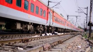 Indian Railway IRCTC: गुजरात के वलसाड में बड़ा हादसा टला, राजधानी एक्सप्रेस को पलटाने की साजिश नाकाम