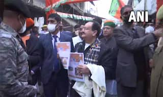 UP में BJP अध्‍यक्ष जेपी नड्डा ने  किया डोर-टू-डोर प्रचार, अखिलेश यादव पर आतंकियों के केस हटाने के आरोप लगाए