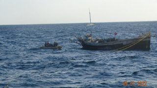 भारत के जलक्षेत्र से पकड़ी गई 'यासीन' नाव, 10 पाकिस्तानी नागरिक थे सवार; जहाज 'अंकित' का सफल ऑपरेशन
