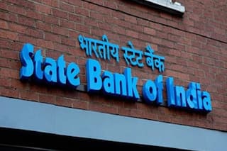दिल्ली महिला आयोग ने SBI के खिलाफ जारी किया नोटिस, गर्भवती महिला उम्मीदवारों के लिए बनाए नियमों को बताया भेदभावपूर्ण व्यवहार