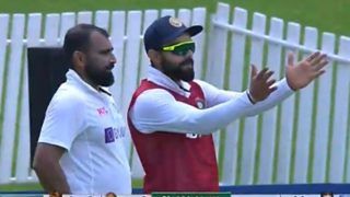 Virat Kohli Passing Advice to Mohammed Shami During 2nd Test at Johannesburg is Unmissable | WATCH