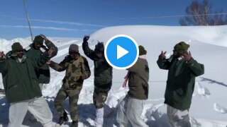 Viral Video: BSF Jawans Dance to Folk Song, Celebrate Bihu At Freezing Temperatures in Kashmir | Watch