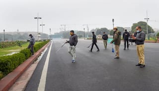 Delhi Weekend Curfew Ends: दिल्ली में खत्म हुआ वीकेंड कर्फ्यू, खुलेंगे सिनेमाहॉल-रेस्टोरेंट, जानिए पूरी खबर