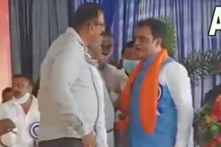 मंच पर भिड़ गए भाजपा-कांग्रेस के नेता जी, विकास कार्यों को लेकर हुई तीखी-नोंकझोंक