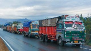 Jammu-Srinagar NH44 पर लैंड स्लाइड, वाहनों की आवाजाही पर लगी रोक, इन रास्तों को किया गया बंद