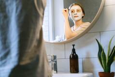 10 Super Effective Tips to Get The Glowing And Radiant Skin