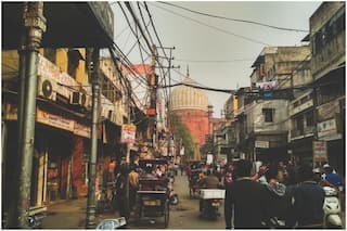 Delhi Sees a Footfall at Commercial And Tourist Places Due to Pollution, Reveal Study