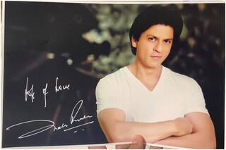 Shah Rukh Khan Sends Handwritten Note and Signed Pictures To Egyptian Fan For Helping an India
