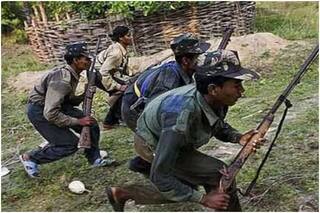 Jharkhand News: गिरिडीह में नक्सलियों ने बम से उड़ाया पुल, दो मोबाइल टावर भी ध्वस्त