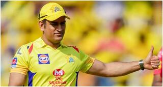 MS Dhoni '7' Wins Hearts ! Gifts CSK Jersey to Pakistan Pacer