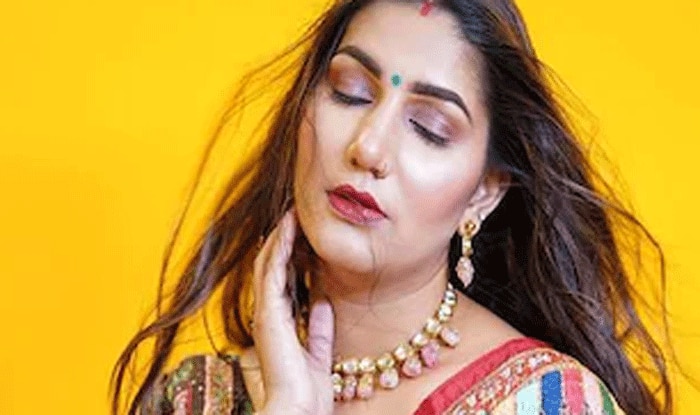 Sapna Chaudhary की साड़ी में कातिलाना अदाएं, हरियाणवी डांसर ने Kill कर दिए कितने दिल