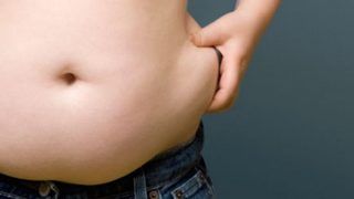 Tips to reduce belly fat: क्‍या आपकी भी लटक रही है तोंद, आजमाएं ये 5 आसान टिप्‍स