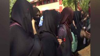 Delhi में Hijab Controversy! दक्षिण दिल्ली नगर निगम ने स्कूलों में धार्मिक पोशाक पर लगाया बैन