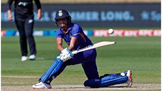 INDw vs NZw: मंधाना, मिताली और हरमनप्रीत का चला बल्ला, आखिरकार जीत गया भारत, वनडे सीरीज में सफाए से बचा
