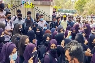 Karnataka: Amid Ongoing Hijab Row, 4 Students Appear For Practical Exam Without Wearing Headscarves