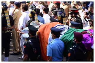 Farewell, Nightingale! India's Most Revered Singer Begins Her Final Journey Amid 'Lata Didi Amar Rahe' Slogans