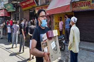 Delhi Govt Orders Liquor Outlets to Stop Giving Discounts on MRP