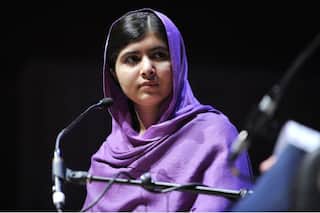 हिजाब पर नोबेल विजेता Malala Yousafzai का दोहरा रवैया- 'भारत में हिमायत और अफगानिस्तान में खिलाफत'