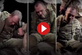 Russian Army Officer Video: जंग के बीच पकड़े रूसी सैन्य अफसर को यूक्रेनी सैनिकों ने पिलाई सिगरेट | देखिए वीडियो