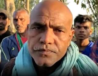 Terrorist Encounter: आतंकी मुठभेड़ में देवरिया के संतोष यादव शहीद, गांव में पसरा शोक, परिजनों का रो-रोकर हुआ बुरा हाल