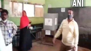 VIDEO: तमिलनाडु पहुंचा हिजाब विवाद, वोट डालने पहुंची महिला को देख भाजपा बूथ समिति सदस्य ने जताया एतराज