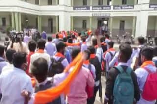 Karnataka Hijab Row: हिजाब विवाद के बीच बेंगलुरु में स्कूलों-शिक्षण संस्थानों के पास अगले दो हफ्तों तक विरोध प्रदर्शनों पर रोक