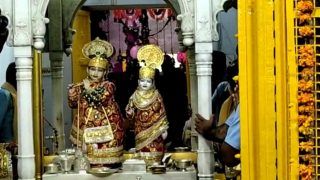 Prayagraj Bride & Groom Dress up as Radha-Krishna at Their Wedding Reception, Stage Set Like Vrindavan