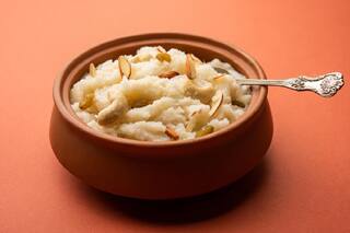 Coconut Halwa: घर पर आसानी से बनाएं कोकोनट हलवा, जानें पूरी विधि