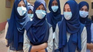 Hijab Controversy: कर्नाटक में हिजाब विवाद के बीच कल से खुलेंगे कॉलेज, हाई कोर्ट में आज भी होगी सुनवाई