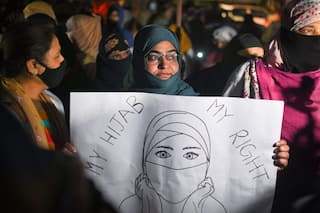 Karnataka 2nd PUC Exams 2022: हिजाब प्रदर्शनकारियों के लिए नहीं होगी दोबारा परीक्षा, सरकार ने दिए आदेश