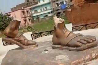 Mahatma Gandhi statue vandalised: महात्मा गांधी की कर्मभूमि चंपारण में हुआ बापू का अपमान, आसामाजिक तत्वों ने मूर्ति को तोड़ा