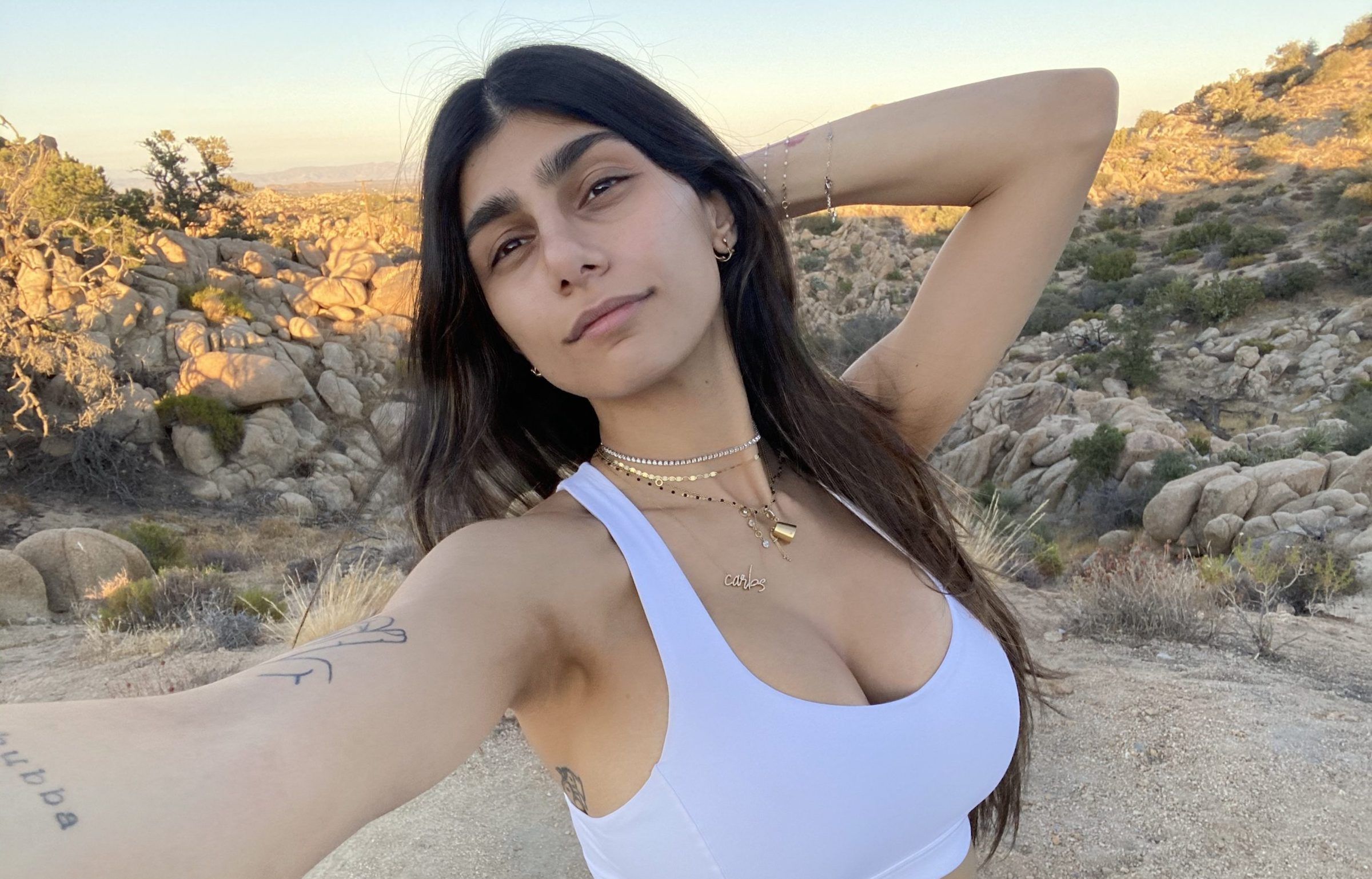 2400px x 1538px - Is Mia Khalifa Dead? Former Adult Star Busts Death Hoax After Her Facebook  Page Turns Into a Memorial | Check Tweet