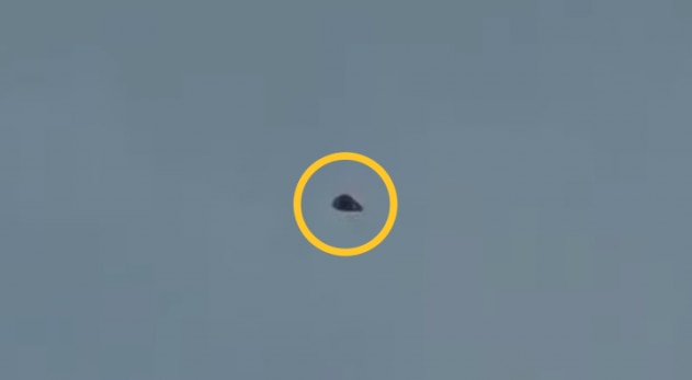 UFO Spotted in Pakistan? Mysterious 'Bulging Triangle' Flies Over Islamabad For 2 Hours | Watch
