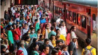 Platform Ticket Price Hike: रेलवे ने इन स्थानों पर 15 से बढ़ाकर 50 रुपये कर दी प्लेटफॉर्म टिकट की कीमत, जानें वजह