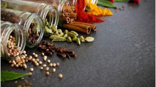 Best Ayurvedic Tips For Cold, Sneezing And Sore Throat - Easy And Effective!