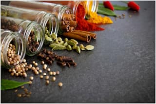 Best Ayurvedic Tips For Cold, Sneezing And Sore Throat - Easy And Effective!