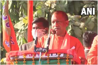UP Polls 2022: चुनावी सभा में बोले CM योगी- समाजवादी नहीं 'तमंचावादी' पार्टी है SP, सिर्फ अपने परिवार का विकास किया