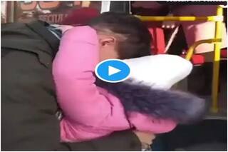 Viral Video Today: यूक्रेन पर रूस के हमले के बीच दिखा झकझोर देने वाला नजारा, बेटी को विदा करते समय फूट-फूटकर रोया शख्स- देखें वीडियो