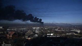 Russia Ukraine Crisis: यूक्रेन के रक्षा मंत्रालय की यूनिट से काला धुआं उड़ रहा, जर्मनी की संसद की आपातकालीन बैठक बुलाई गई