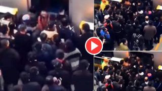 Metro Ka Video: जैसे ही मेट्रो से उतर रहा था शख्स भीड़ वापस लेकर ट्रेन पर चढ़ गई, दिखा ऐसा नजारा पेट पकड़कर हंसेंगे- देखें वीडियो
